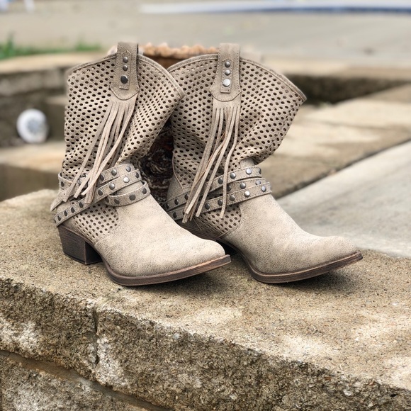 Coconuts by Matisse Boots - Picture 3 of 5